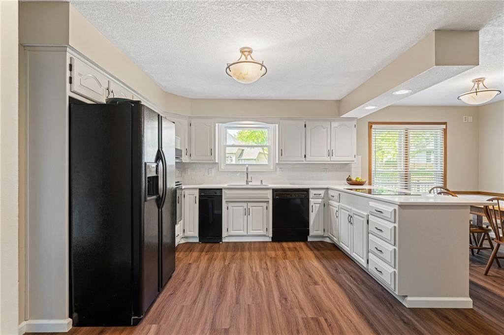 2023 NE Newport Court — photo 5