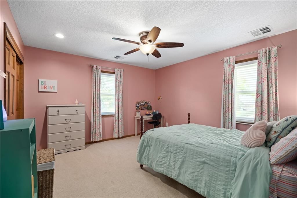 2023 NE Newport Court — photo 42