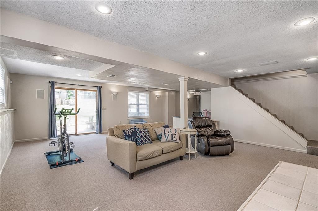 2023 NE Newport Court — photo 46
