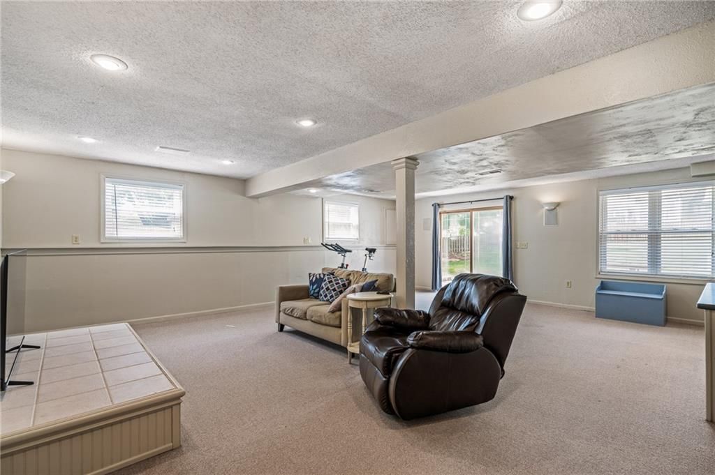 2023 NE Newport Court — photo 47