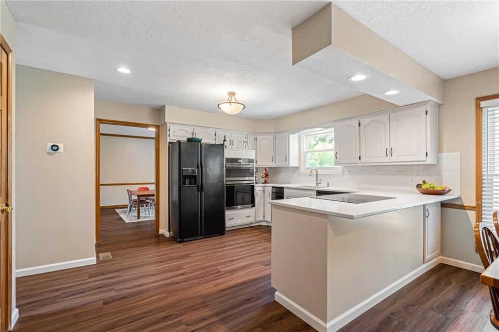 2023 NE Newport Court — photo 9