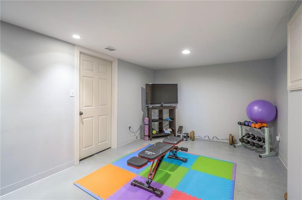 9516 Madison Avenue — photo 29