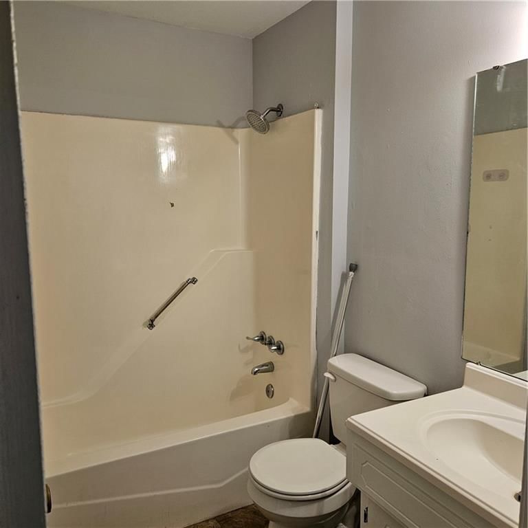 8413-8415 E 170th Street — photo 11