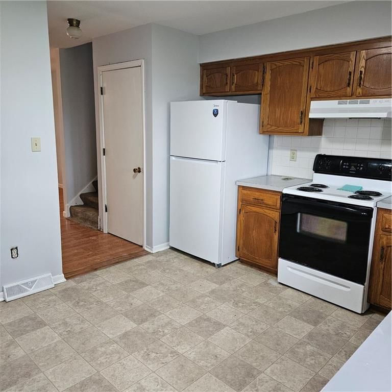 8413-8415 E 170th Street — photo 7
