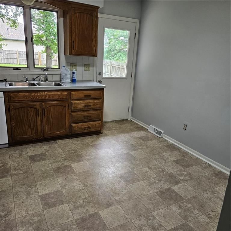 8413-8415 E 170th Street — photo 8