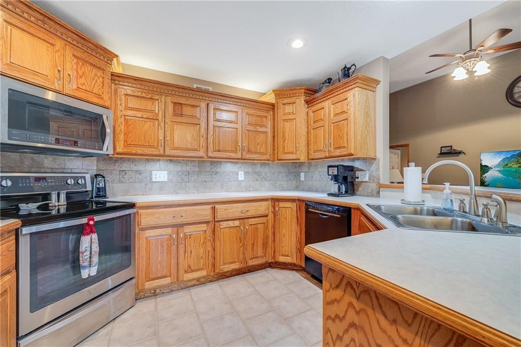 2211 Valley View Drive — photo 13