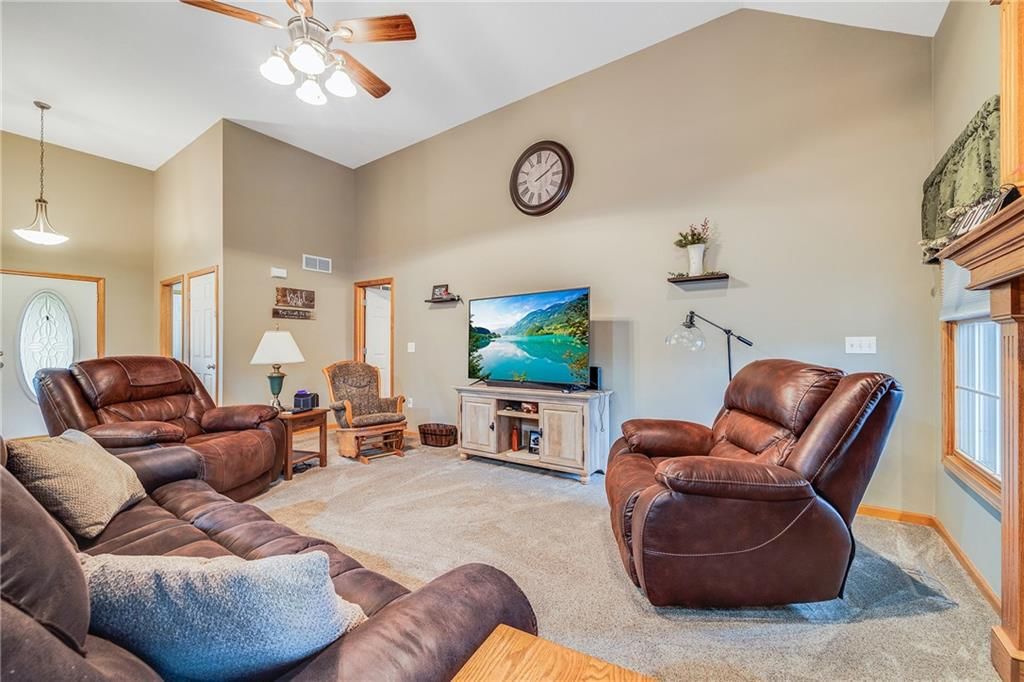 2211 Valley View Drive — photo 8
