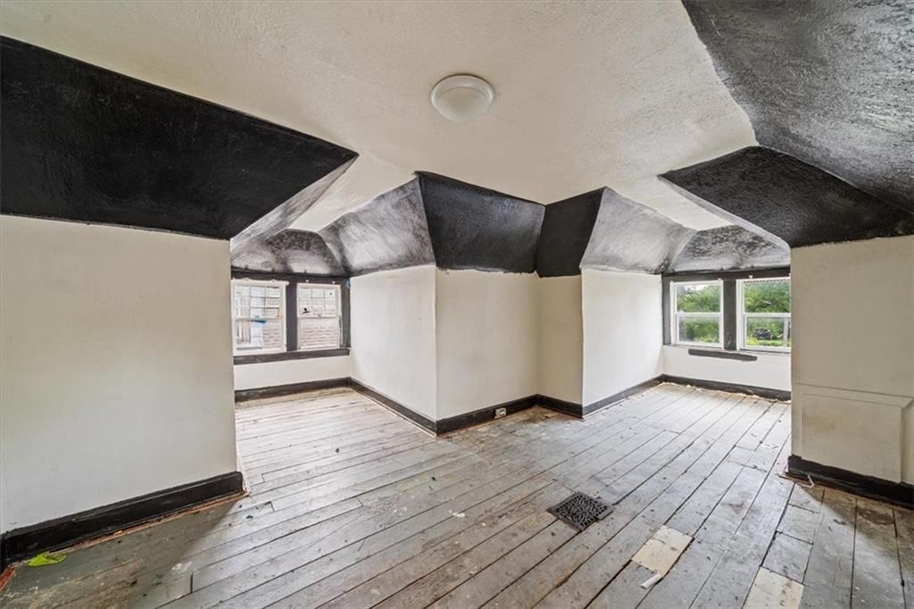 329 Askew Avenue — photo 13