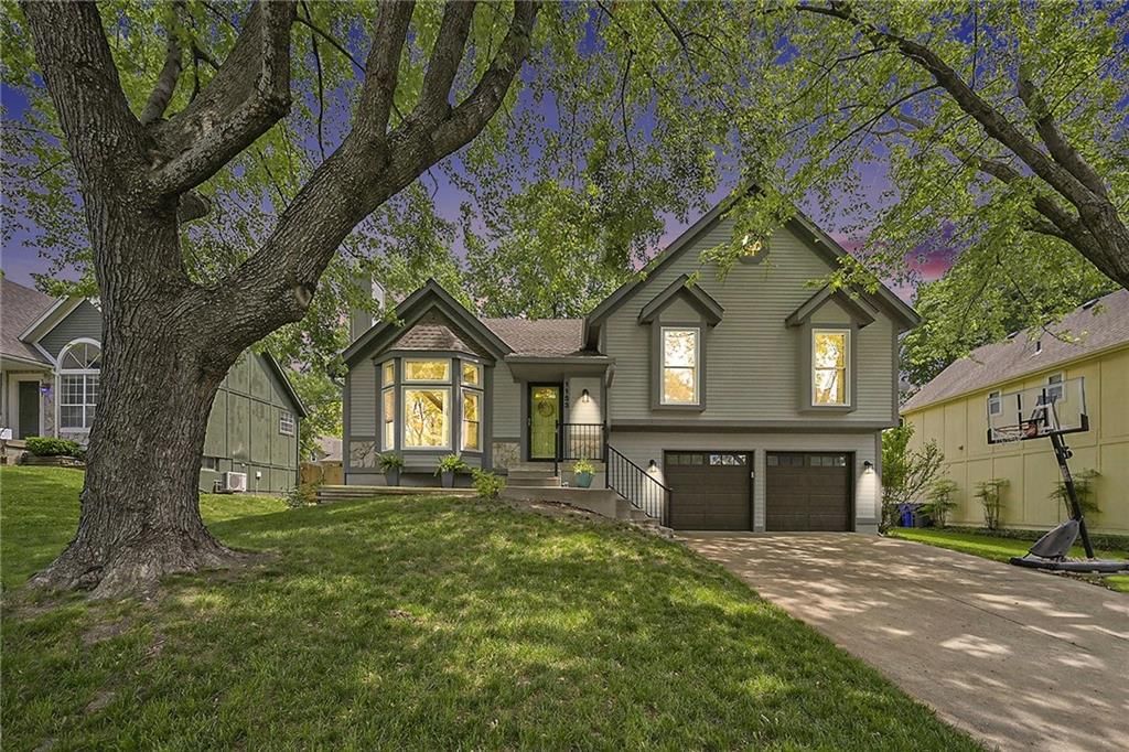 1153 E YESTERYEAR Drive — photo 2