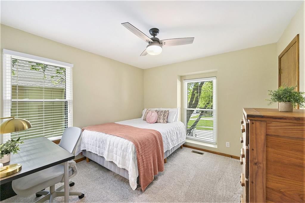1153 E YESTERYEAR Drive — photo 24