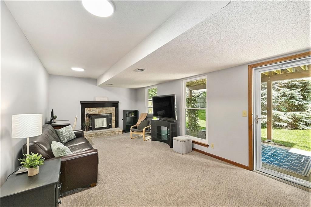 1153 E YESTERYEAR Drive — photo 26