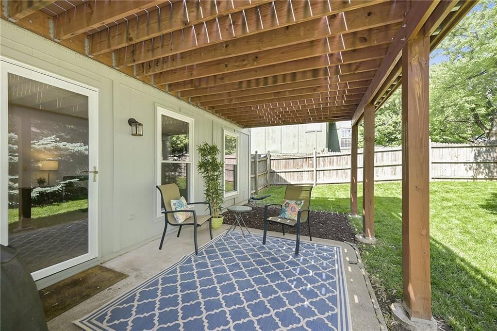 1153 E YESTERYEAR Drive — photo 30