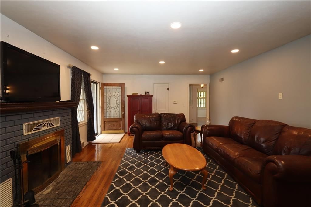 910 W Kensington Road — photo 2