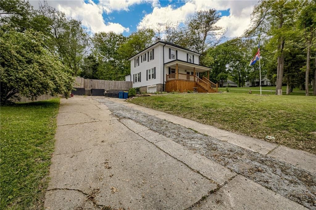 90 N Ridge Avenue — photo 2