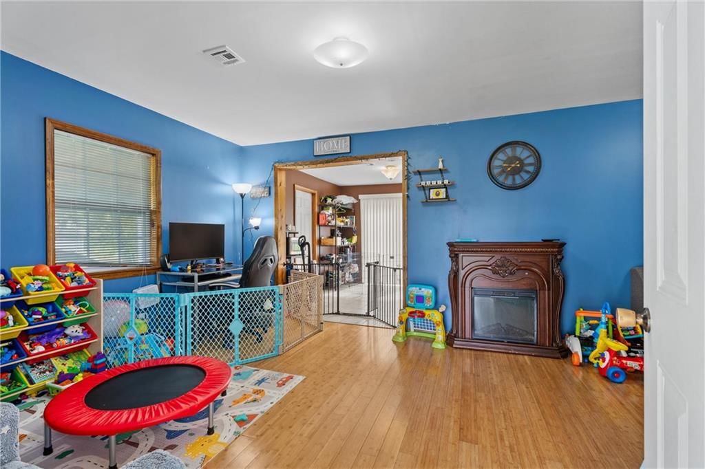 301 S Hickory Street — photo 4