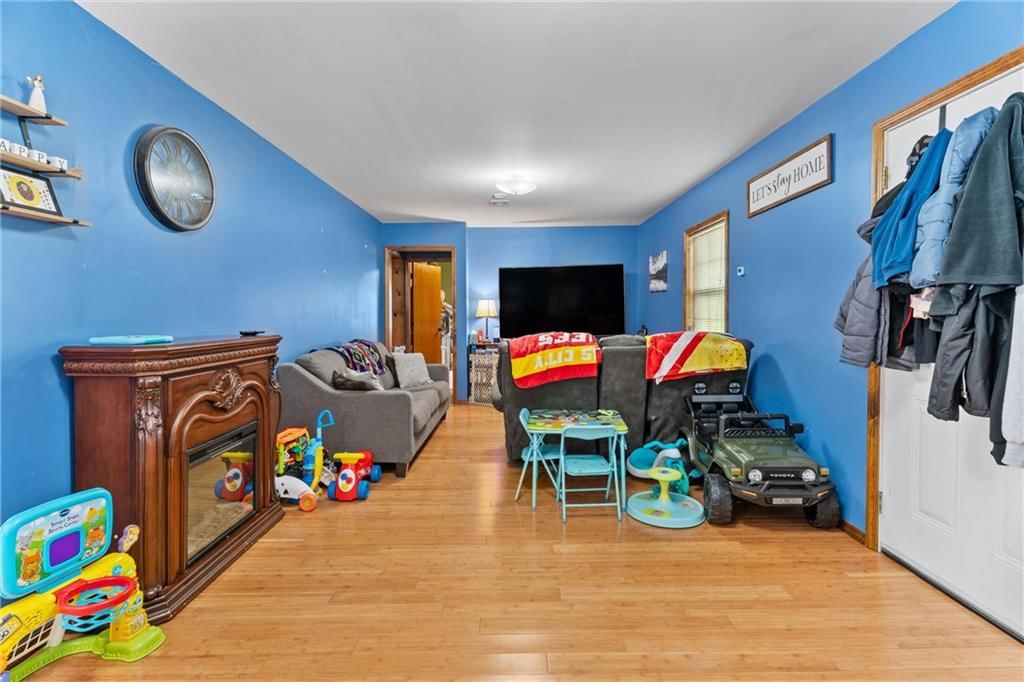 301 S Hickory Street — photo 5