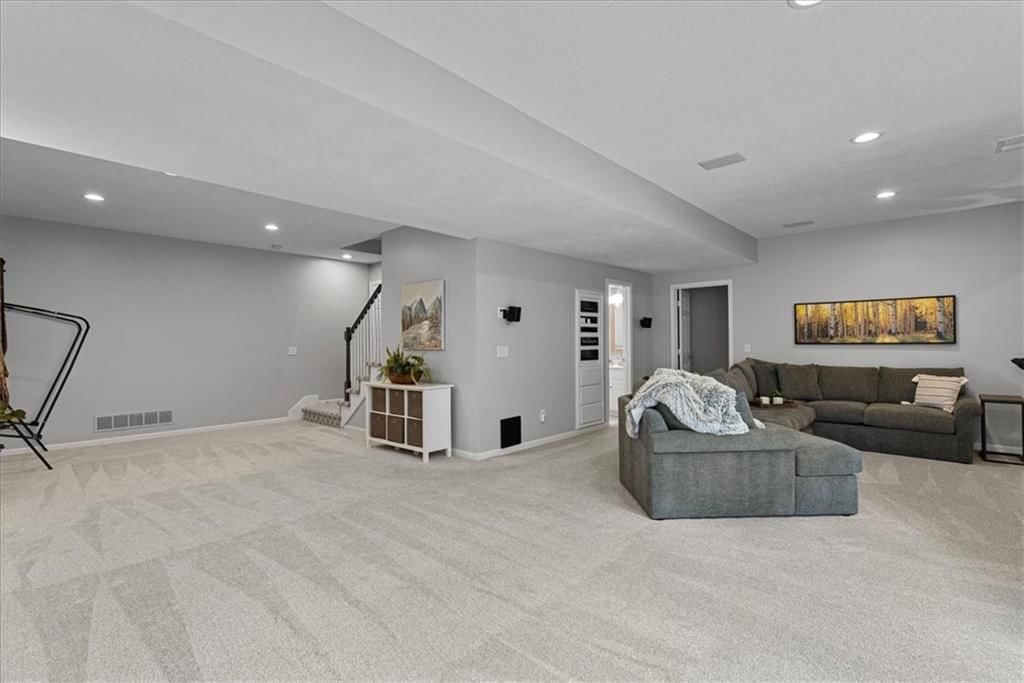 19600 W 98TH Street — photo 42