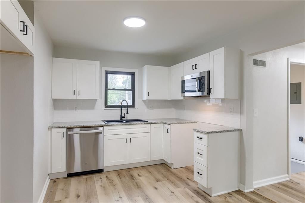 1922 S Cedar Street — photo 10