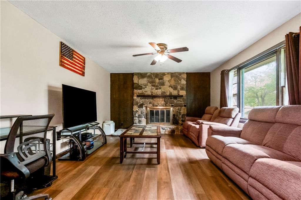 423 E Elm Street — photo 2