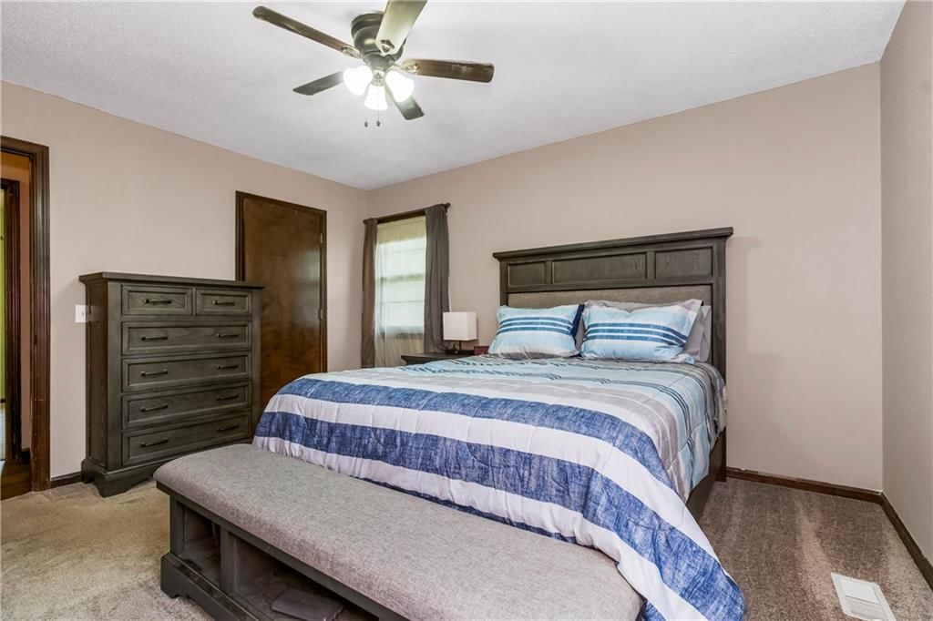 423 E Elm Street — photo 16
