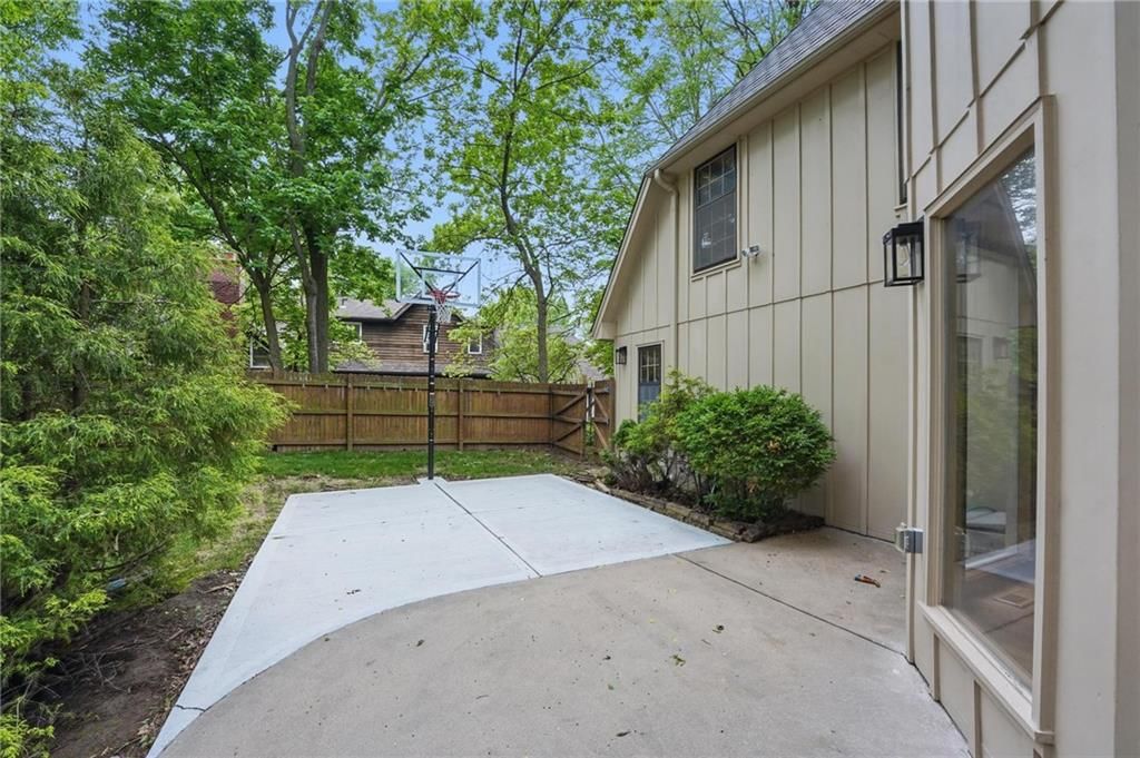 4413 NW Claymont Woods Drive — photo 38