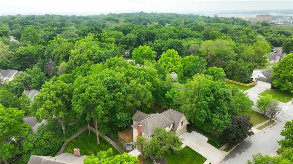 4413 NW Claymont Woods Drive — photo 45
