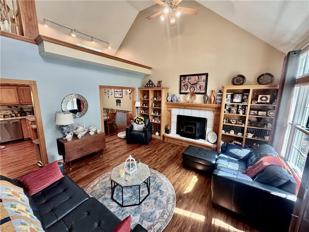 557 Crabapple Lane — photo 8