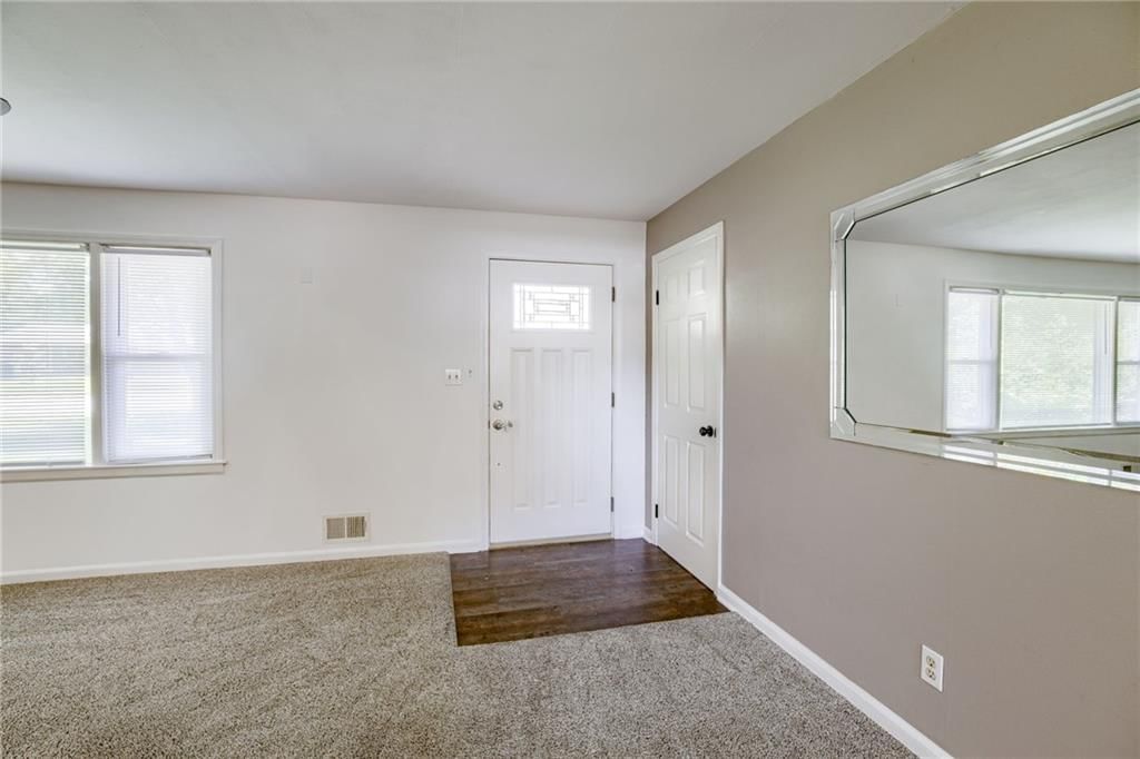 2413 Queen Ridge Drive — photo 3