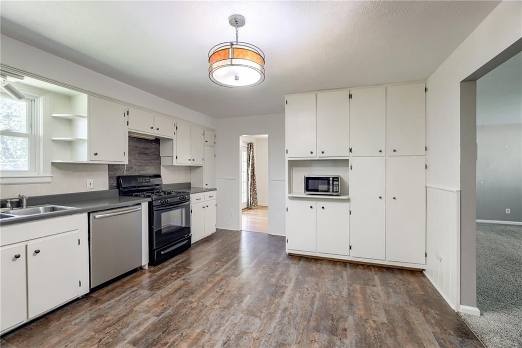 2413 Queen Ridge Drive — photo 8