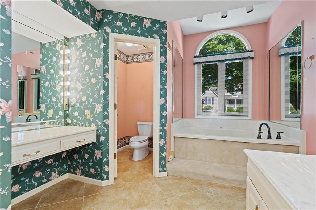 2020 NE Waterfield Drive — photo 17