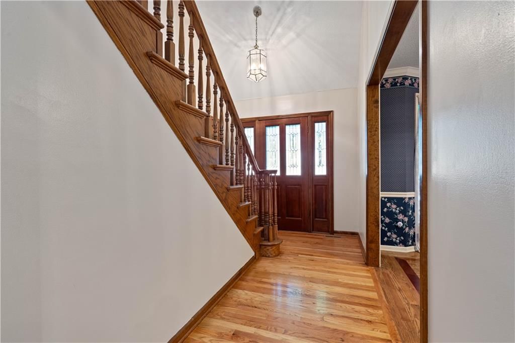 2020 NE Waterfield Drive — photo 3