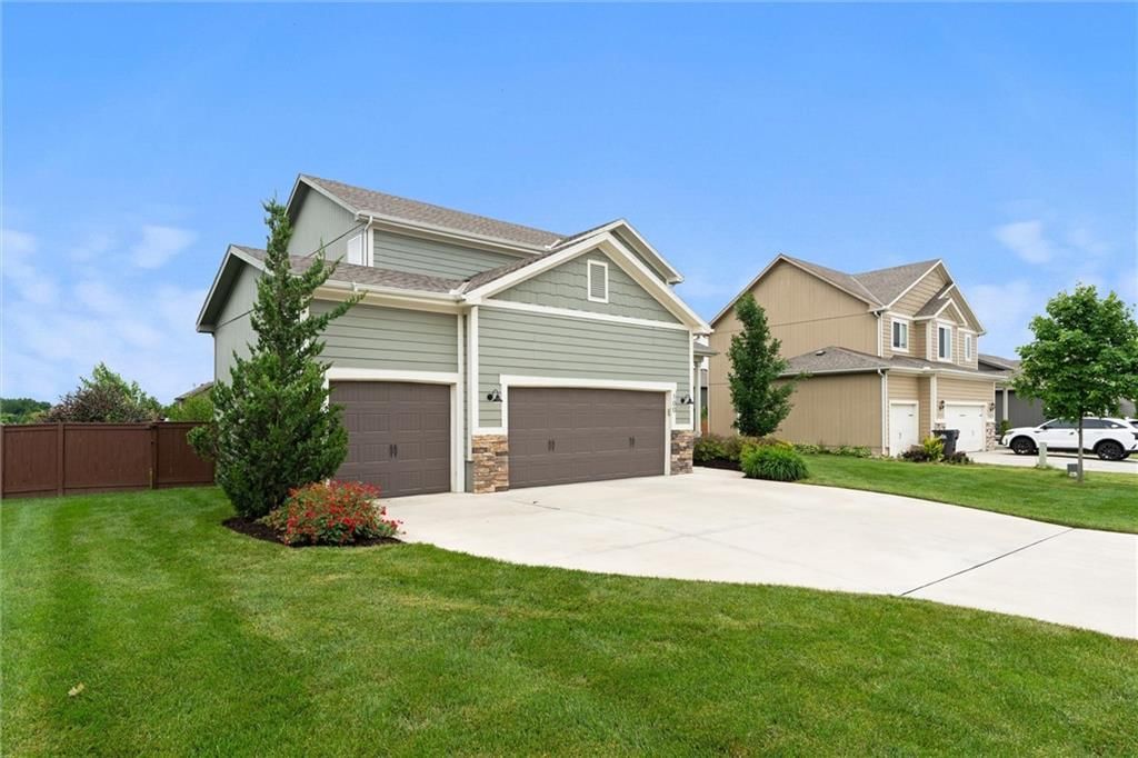100 SW Ayden Lane — photo 2