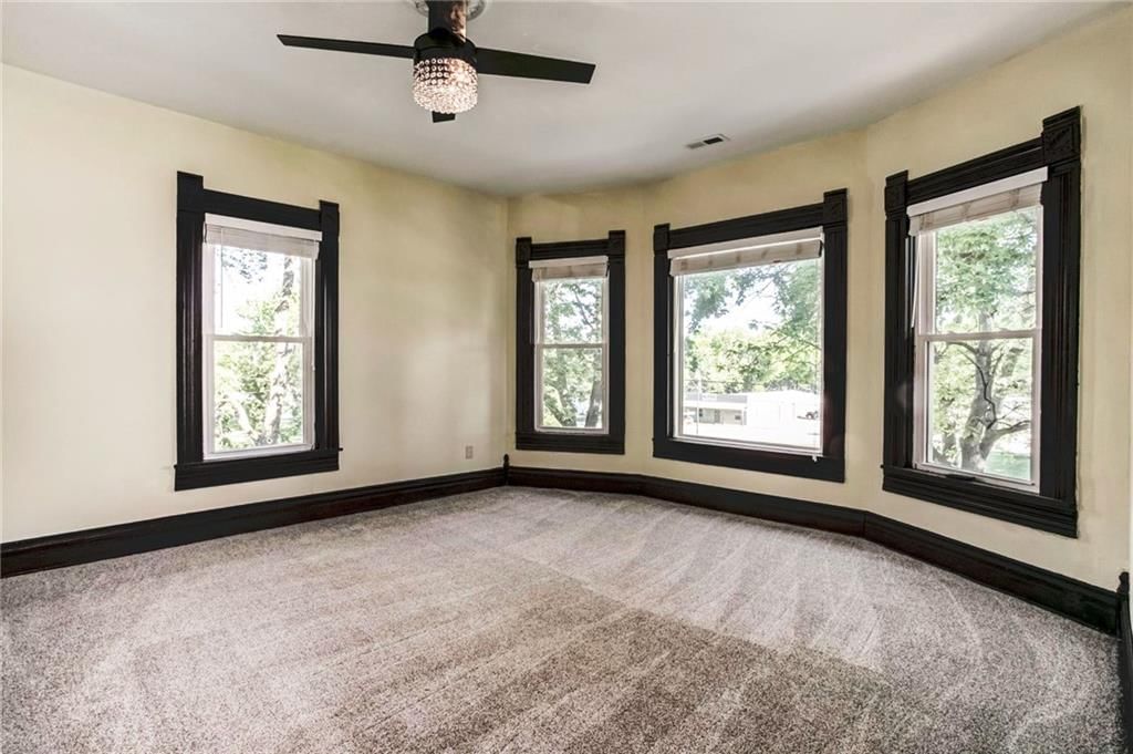 517 E Poplar Street — photo 14