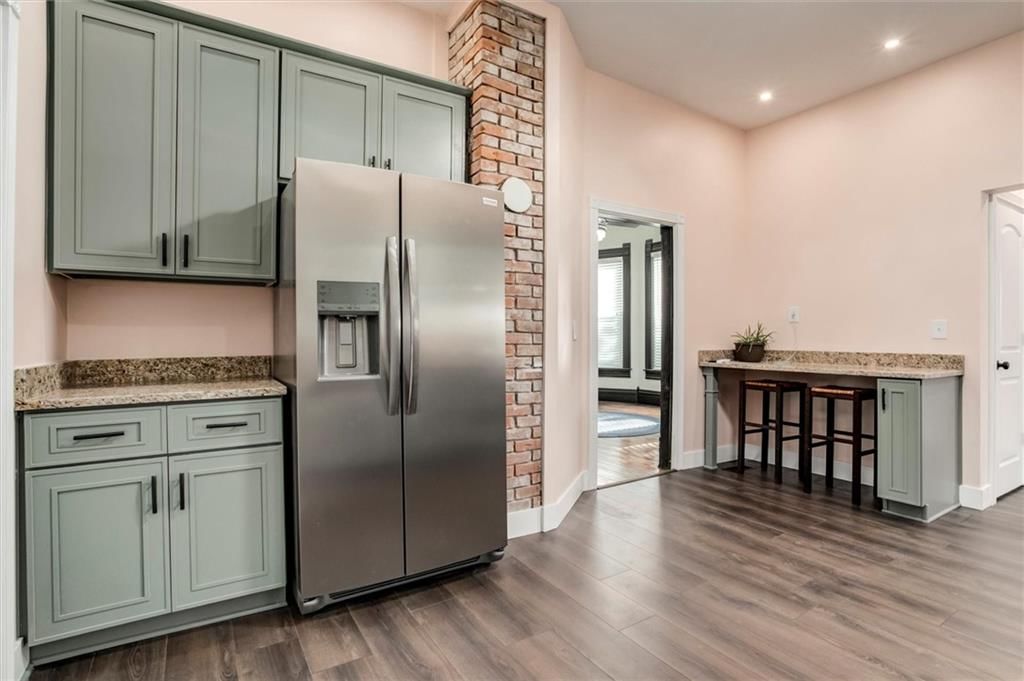 517 E Poplar Street — photo 5