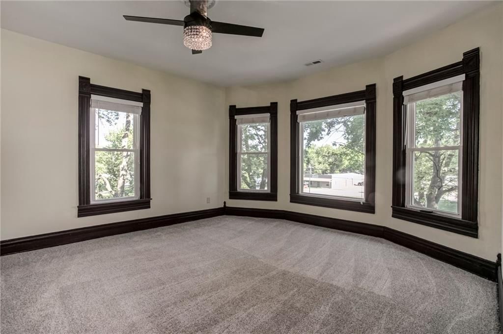517 E Poplar Street — photo 7