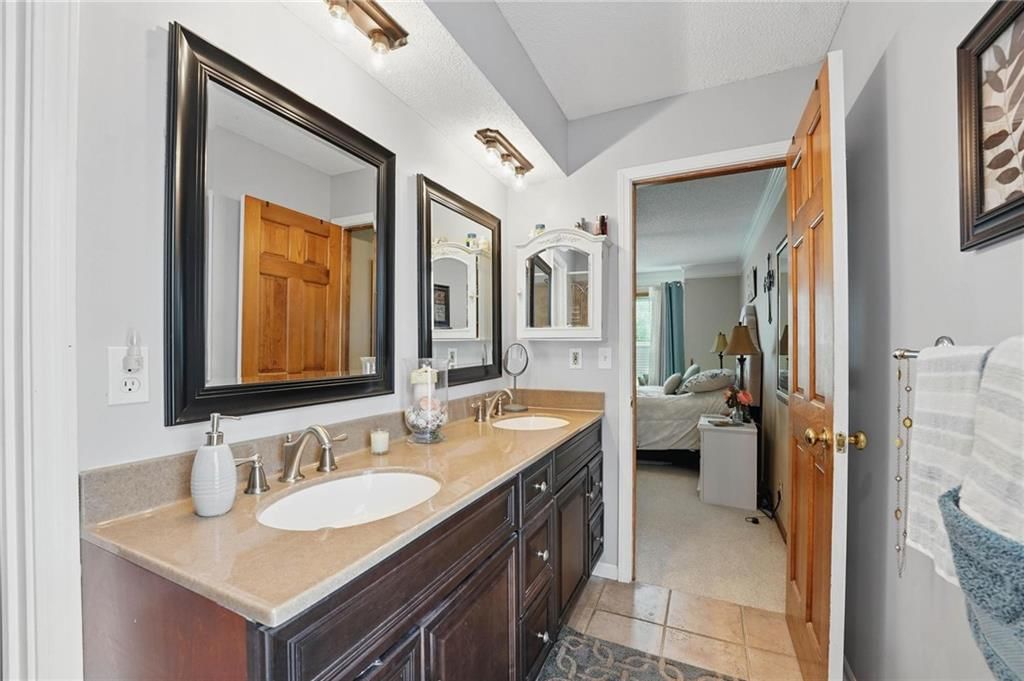 928 E Oakview Street — photo 21
