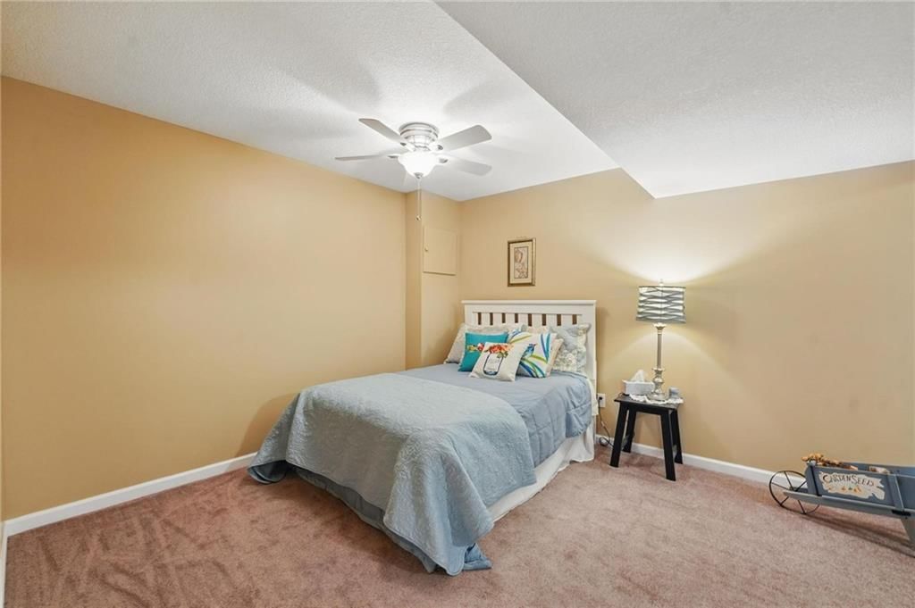 928 E Oakview Street — photo 29