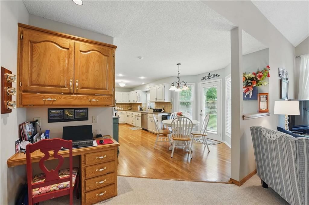 928 E Oakview Street — photo 8