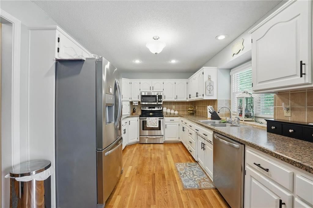 928 E Oakview Street — photo 10