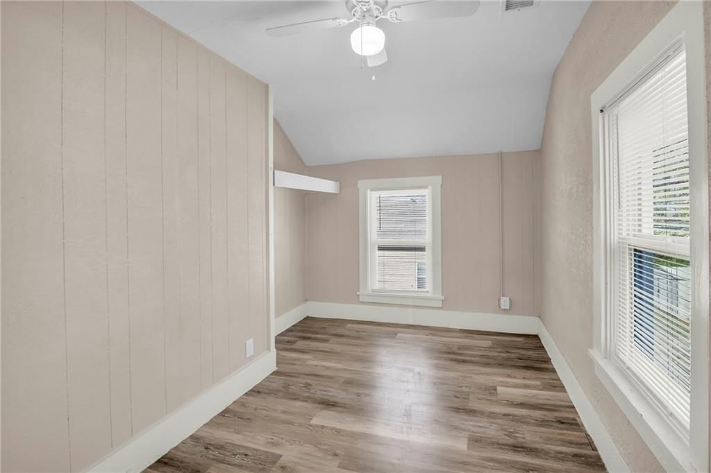 313 E 2nd Street — photo 23