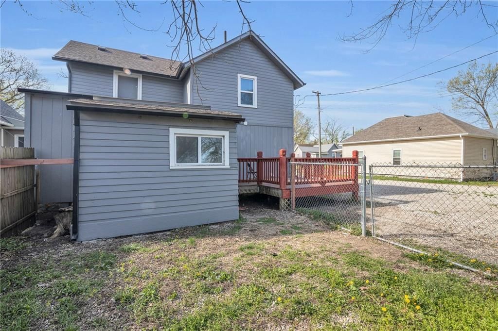313 E 2nd Street — photo 27