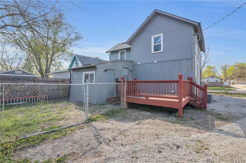 313 E 2nd Street — photo 28