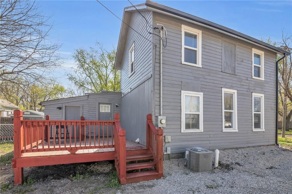 313 E 2nd Street — photo 29