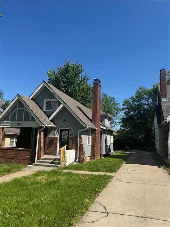 2206 E 67 Terrace — photo 2