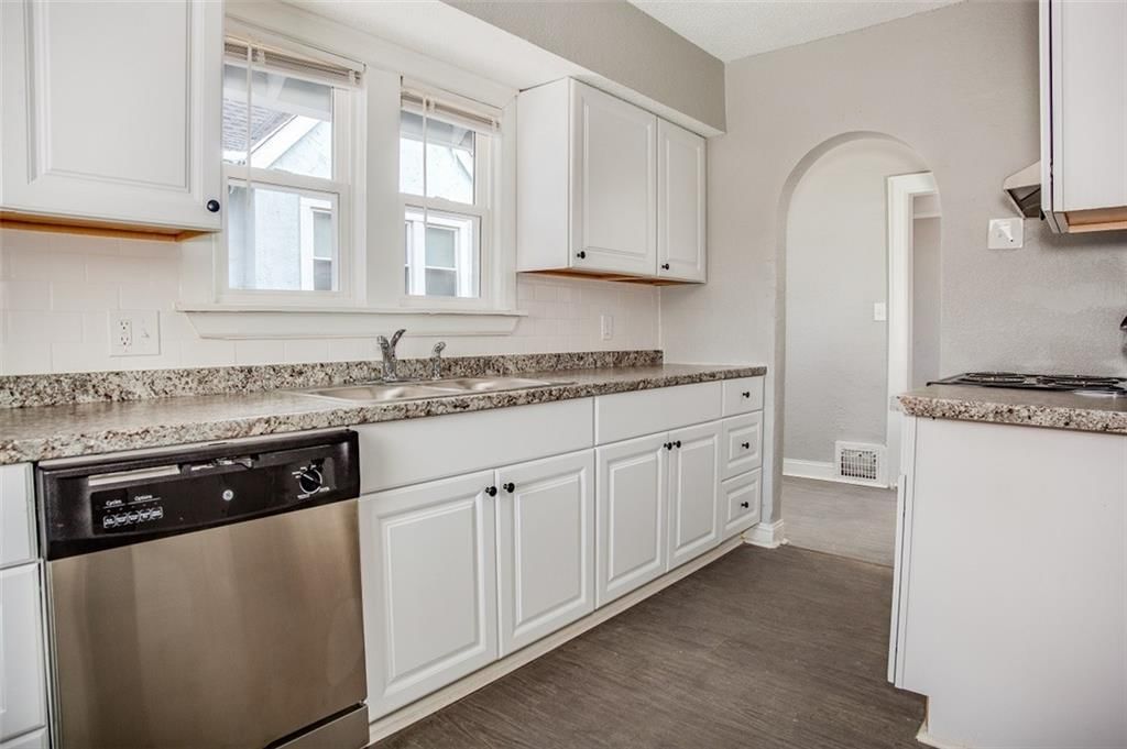 2206 E 67 Terrace — photo 5