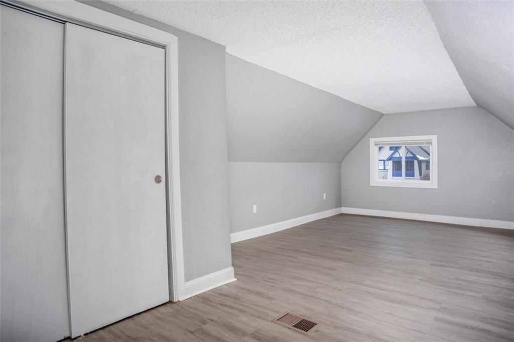 2206 E 67 Terrace — photo 8