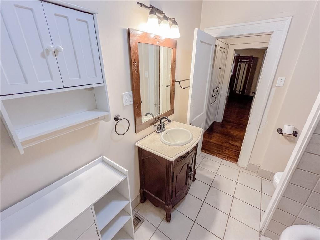 809 W Myrtle Street — photo 15