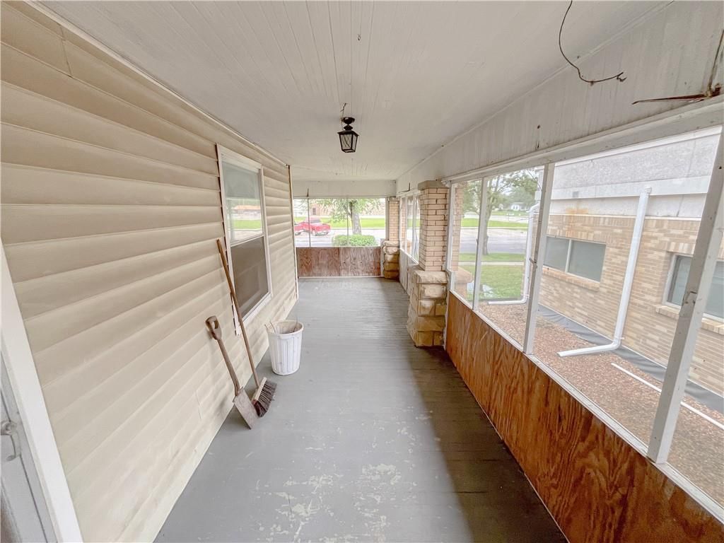 809 W Myrtle Street — photo 5