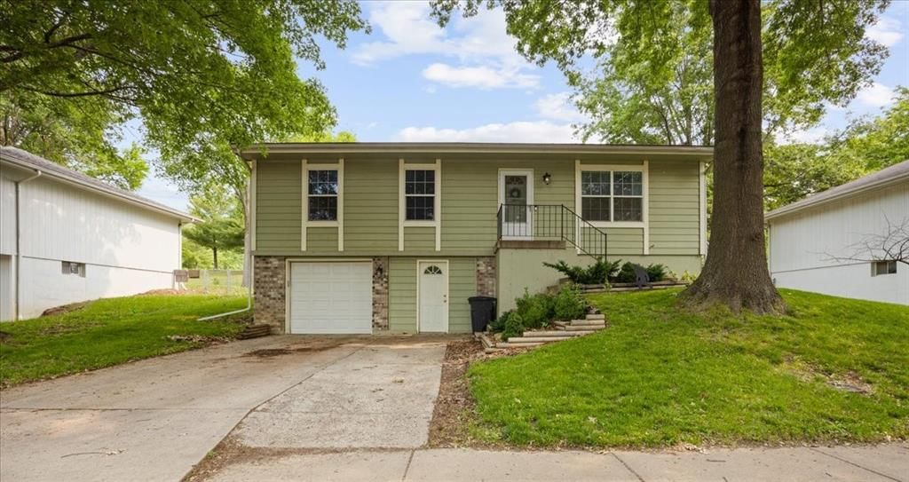 808 SE 19th Street, Oak Grove, MO