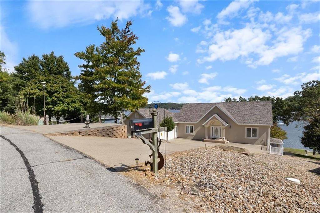 1582 Arrowridge Drive — photo 3